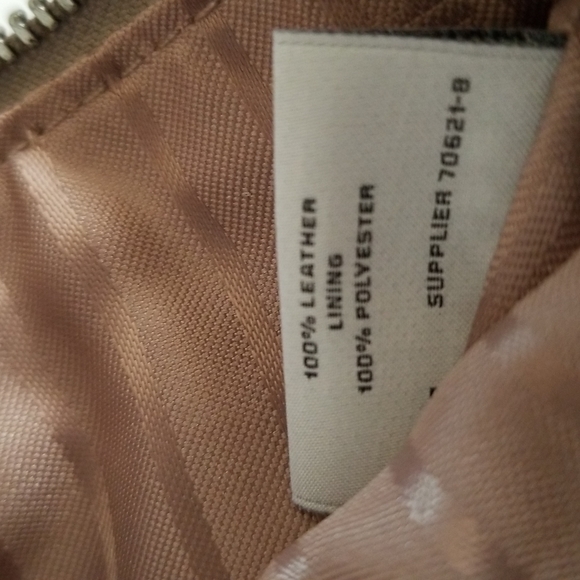 Liz Claiborne Pebble Leather Pewter Wristlet - Picture 8 of 8